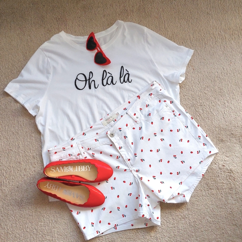 Torrid Vintage Stretch Cherry Berry Print White Jean Shorts Sz 20
